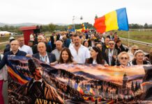 Mii de oameni la Țebea, la comemorarea lui Avram Iancu. Deputata Ionelia Priescu (AUR Gorj), prezentă la eveniment